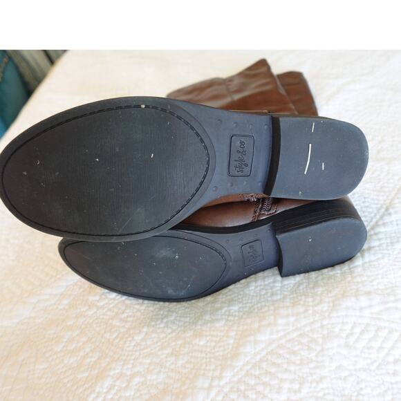 Style n Co Carmel colored walking boots size 8.5 - Picture 3 of 6